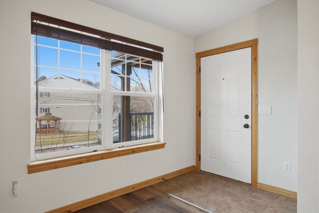 Building Photo - *PET FRIENDLY* 2 Bed 2 Bath Condo