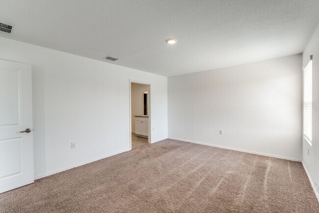 Building Photo - 4-BEDROOM HOME IN MISSION DEL LAGO