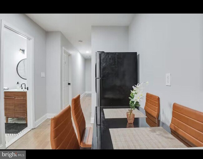 Building Photo - 1255 Raum St NE