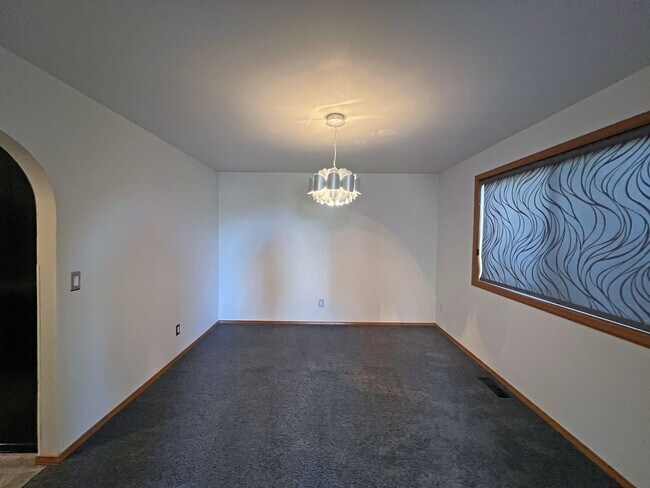 Building Photo - Stunning 4 Bedroom 2.5 Bath with Peek-a-Boo View of Puget Sound