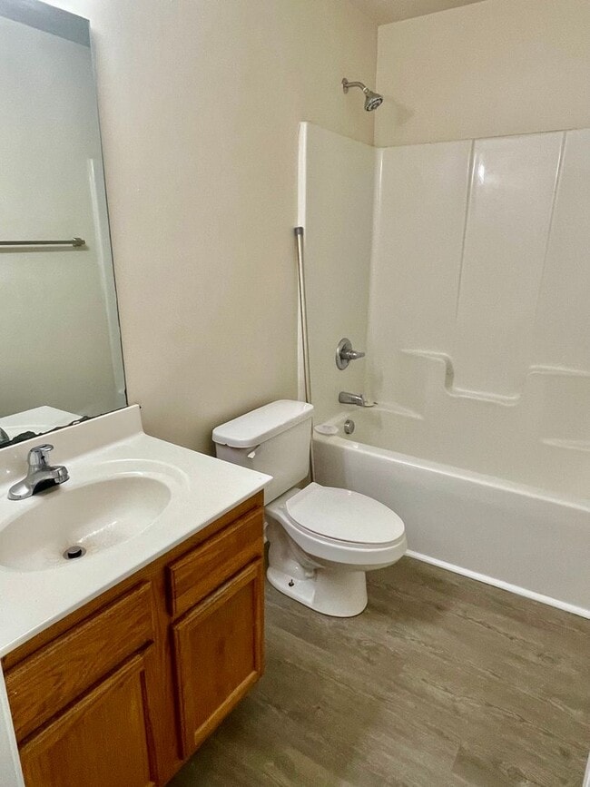 Building Photo - Spacious 4-bedroom, 2.5-bath home in Charlotte with convenient access to Uptown