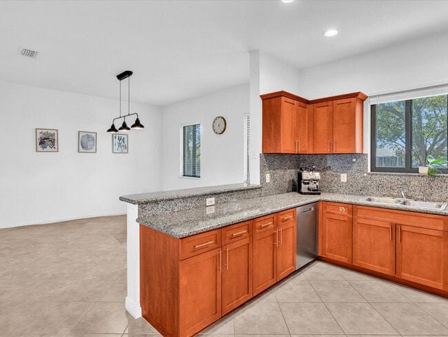 Building Photo - 2414 Venetian Way