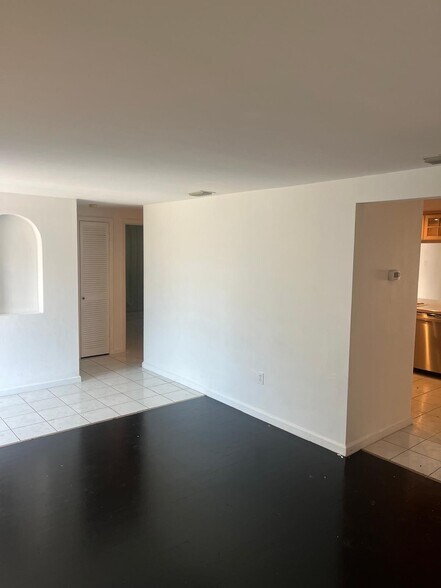 Building Photo - 3416 Bainbridge Dr