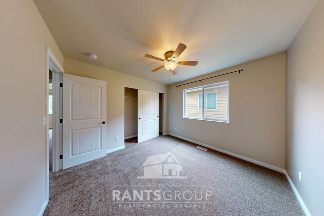 Building Photo - Gorgeous 4 Bed/2.5 Bath Pet-Free Home in Horizon Pointe!