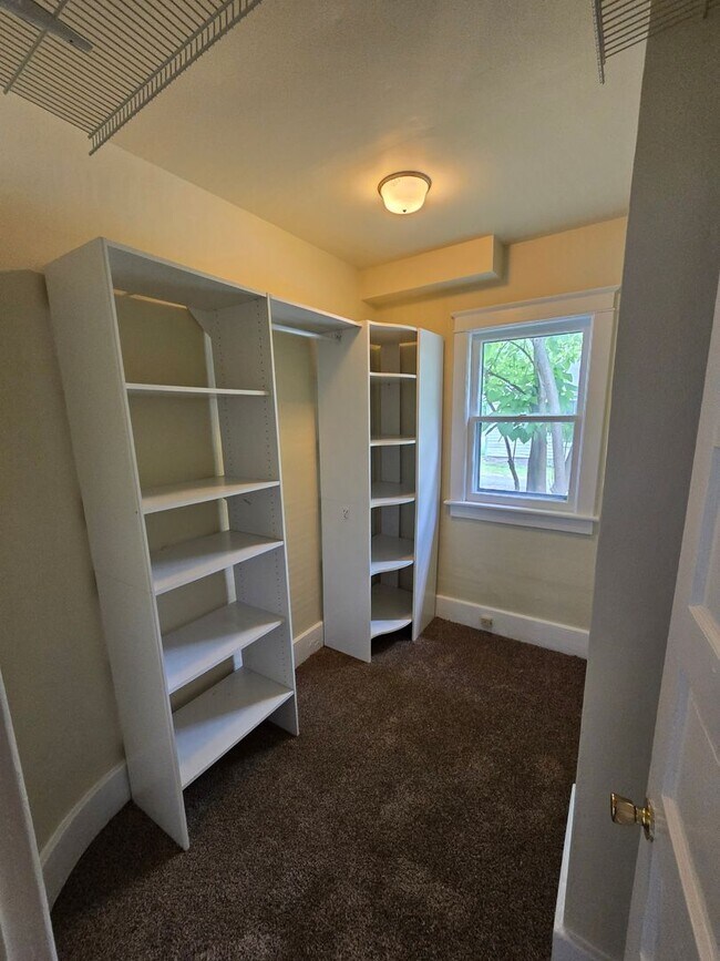 Building Photo - 4 bedroom House in East Stroudsburg Borough!