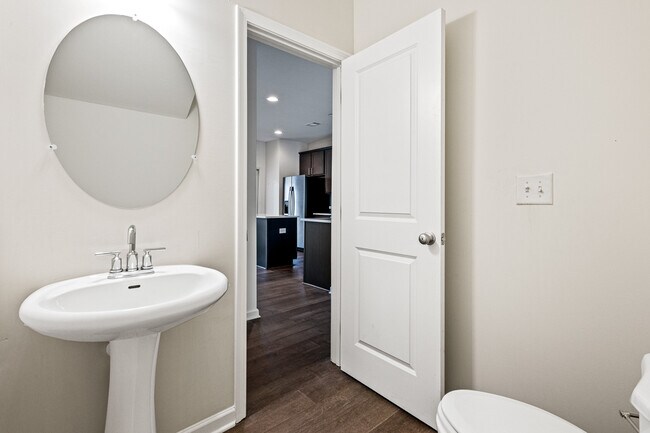 Building Photo - 776 Crestwell Cir SW