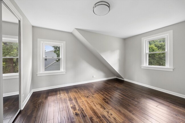 Building Photo - 334 55th St