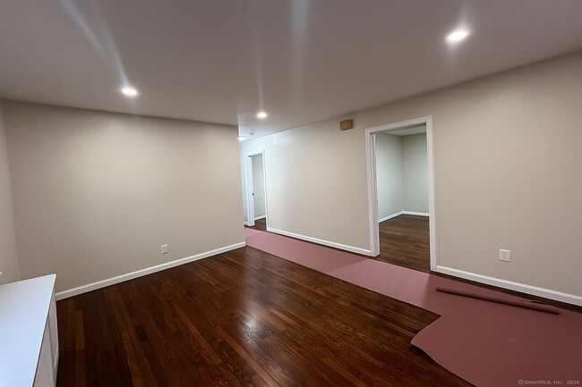 Building Photo - 736 Howe Ave