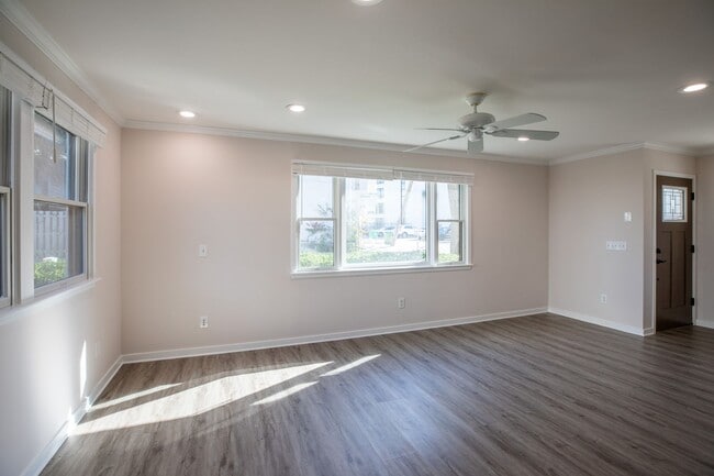 Building Photo - Renovated Beach House