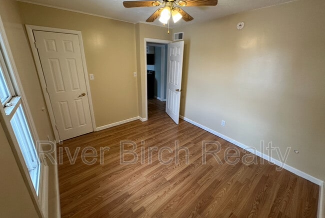 Building Photo - 1600 S 6th St