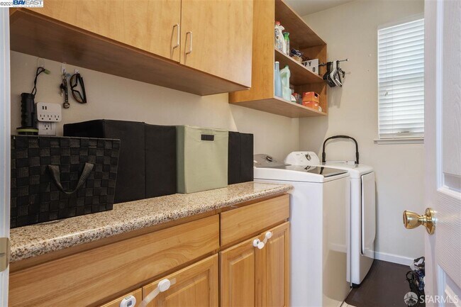 Building Photo - 699 Flemish Ct
