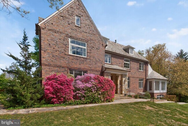 Building Photo - 5553 Little Falls Rd