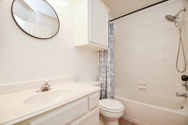Building Photo - 535 Avery Dr