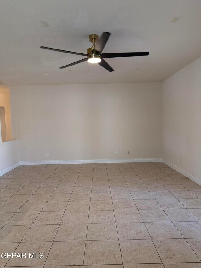 Building Photo - 3737 Tierra Campa Dr