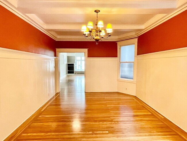 Building Photo - Lower Pacific Heights 2BR/2BA Condo With Bonus Room! Deck! Yard! Garage!  PROGRESSIVE
