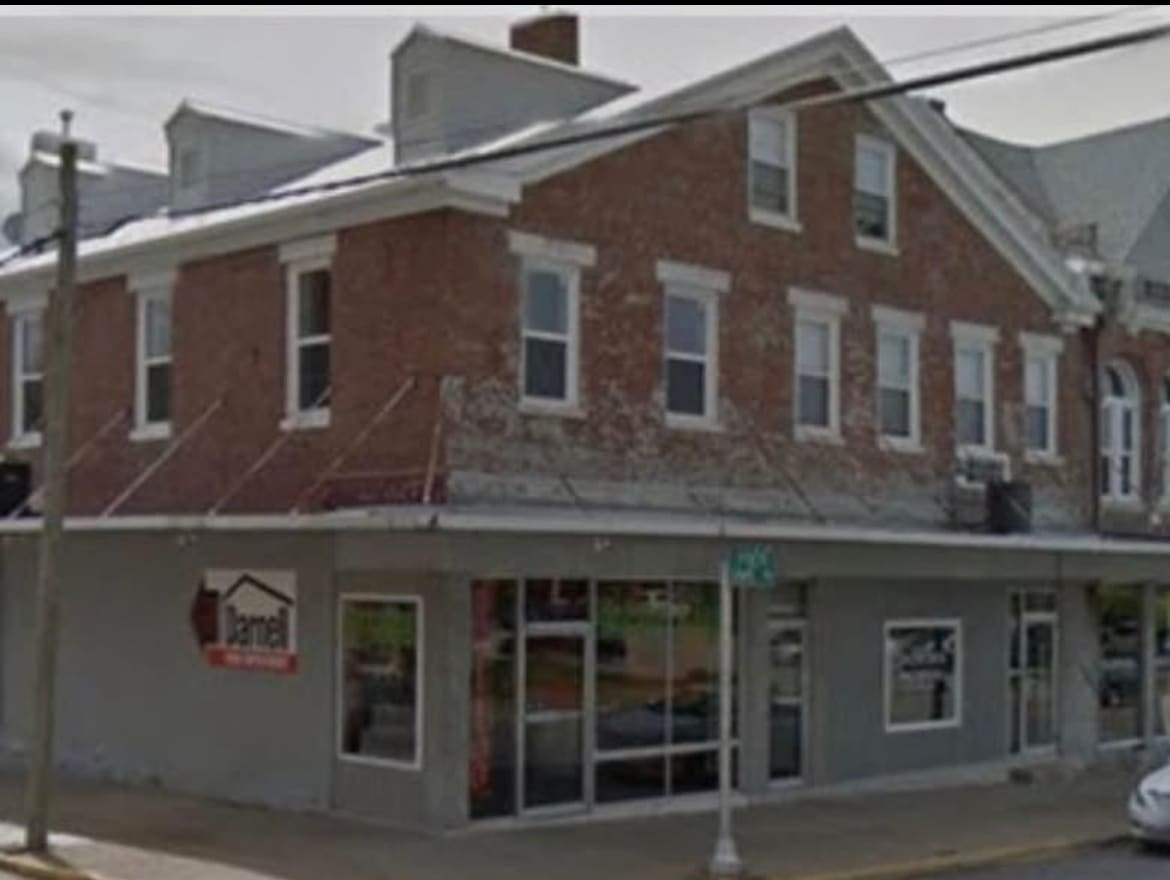 Building Photo - 840 State St