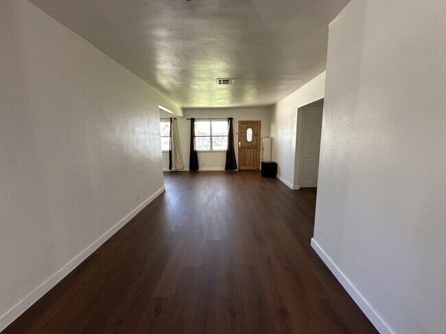Building Photo - 12776 Ross Ave