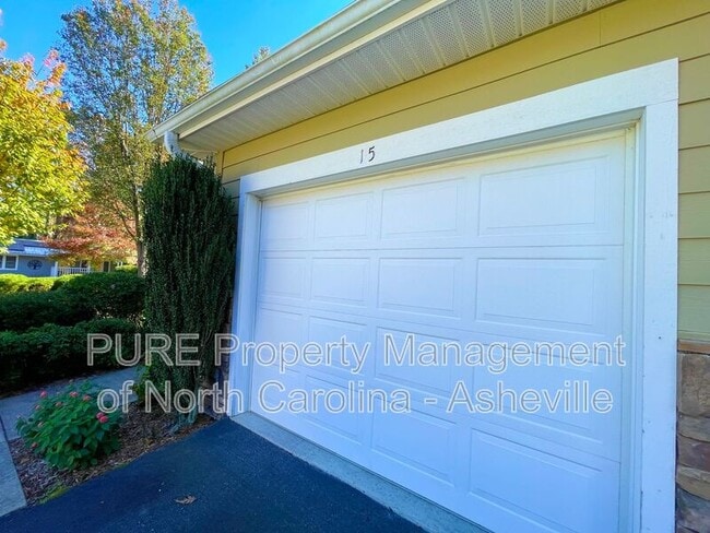 Building Photo - 15 Spring Village Ln