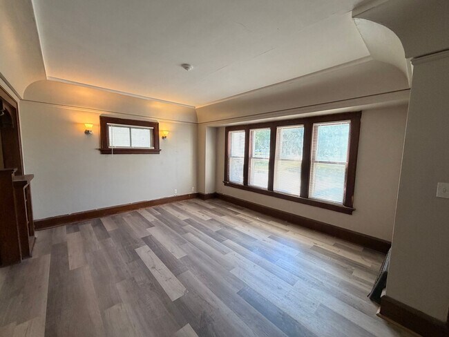 Building Photo - 4120 W Burleigh St
