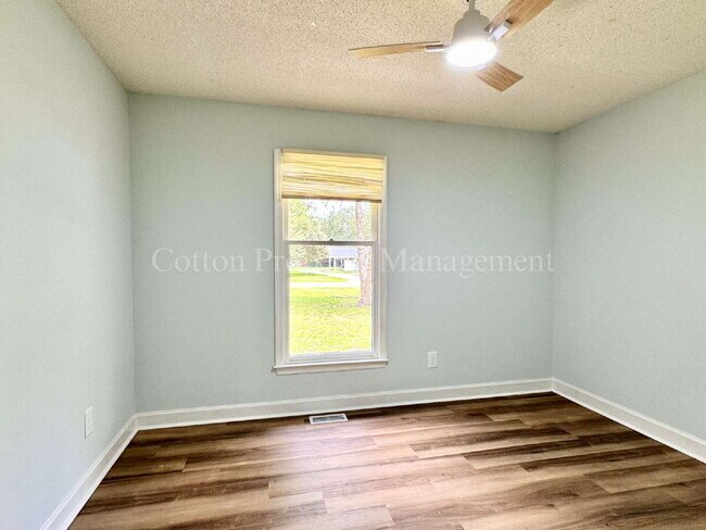 Building Photo - 307 Abbey Ln