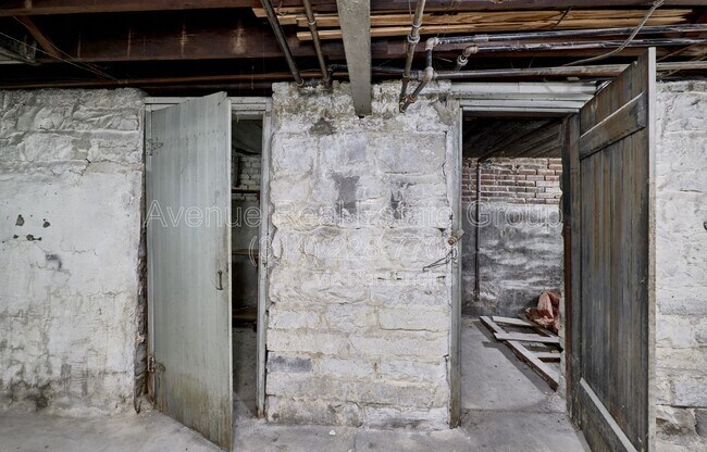 Building Photo - 5021 Ray Ave