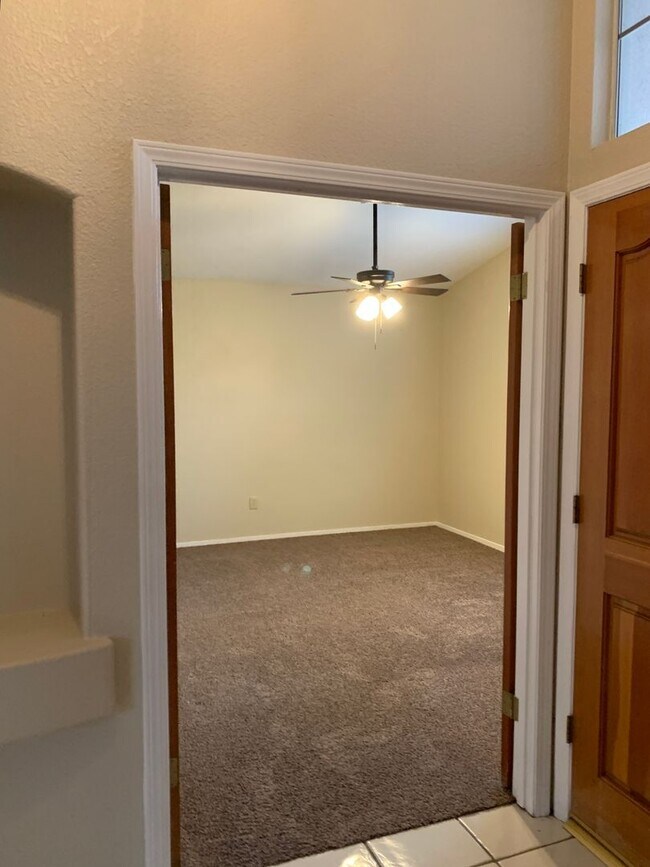 Building Photo - 8409 Tamworth St - SW - Beautiful 3 + Offi...