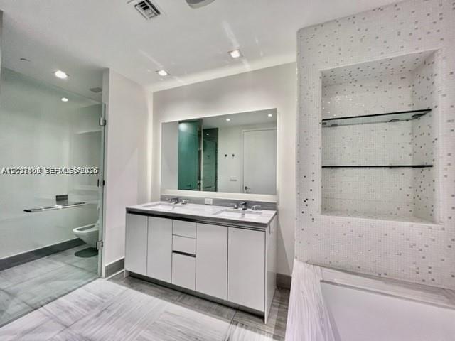 Building Photo - 16901 Collins Ave