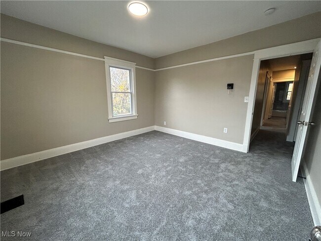 Building Photo - 7417 Linwood Ave