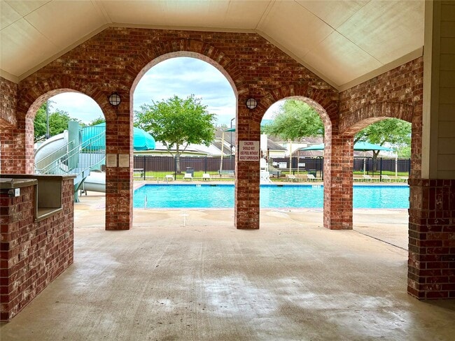 Building Photo - 25122 Southbriar Ln