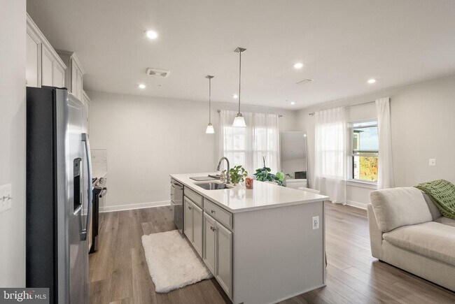 Building Photo - 46294 Mount Milstead Ter