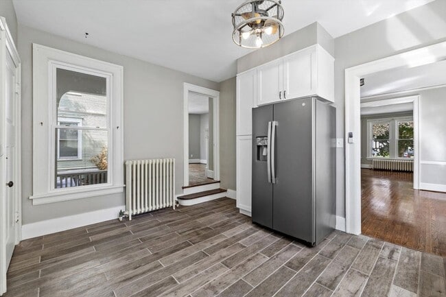 Building Photo - Updated 4 Bedroom Victorian on College Ave