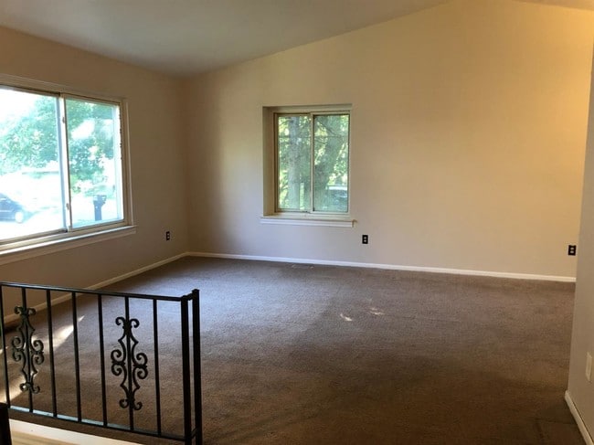 Building Photo - 480 Eastman St