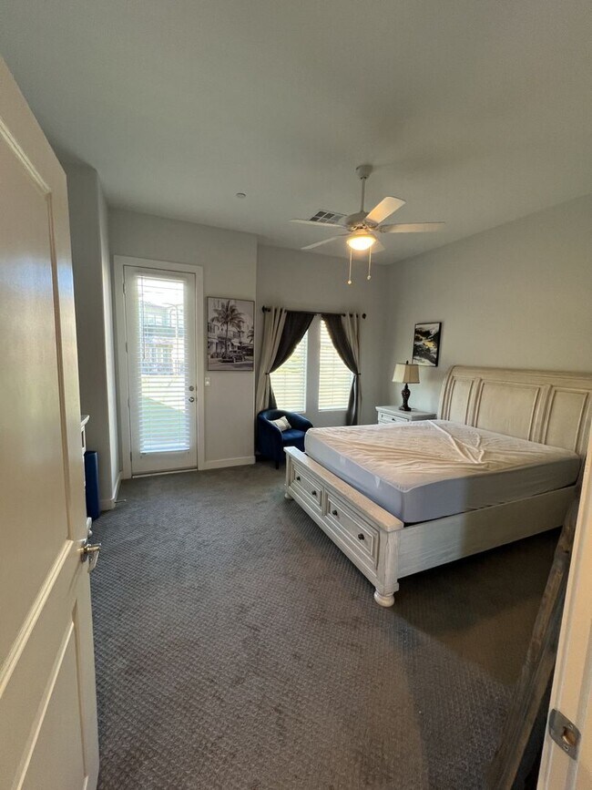 Building Photo - 3/BD 2.5/BA Sleek Townhome with High Ceilings, Balcony, and Prime Community Amenities!