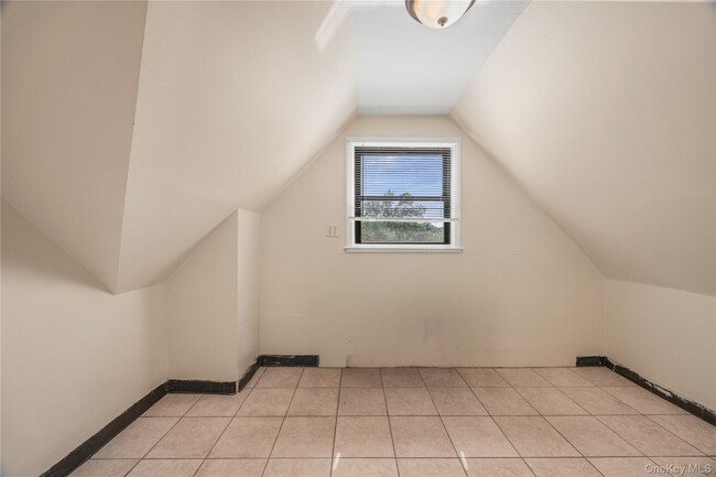 Building Photo - 176 Colonial Pkwy