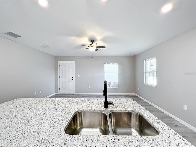 Building Photo - 7091 Tamarind Way