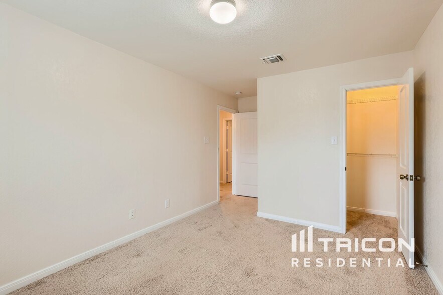 Building Photo - 5764 Maxfli Dr