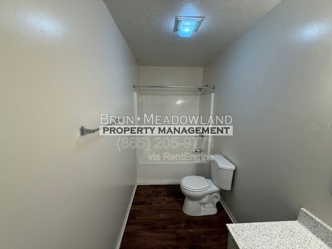 Building Photo - 1035 W Parkway Ave