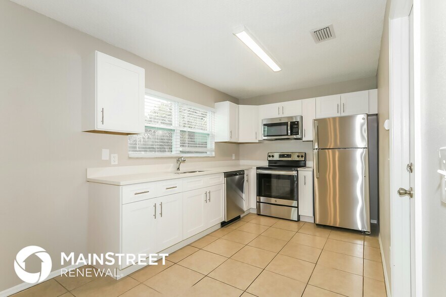 Building Photo - 2831 SE Melaleuca Blvd