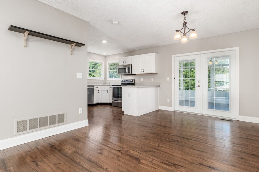 Building Photo - 8446 Olenbrook Dr