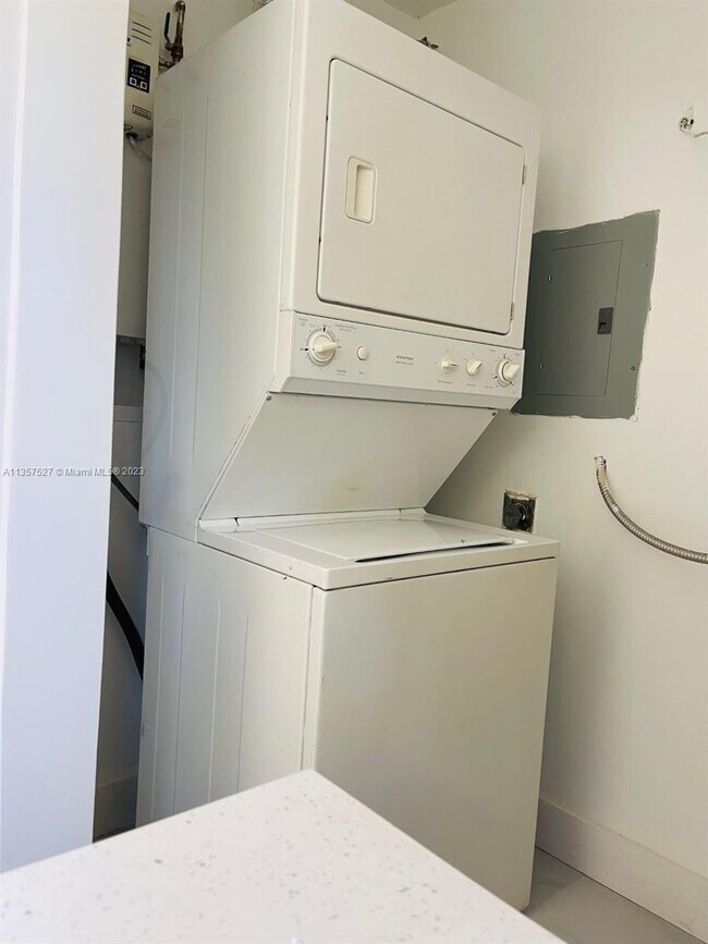 Building Photo - 1517 NE 110th St