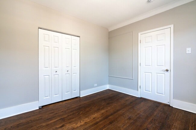 Building Photo - 7418 N Damen Ave