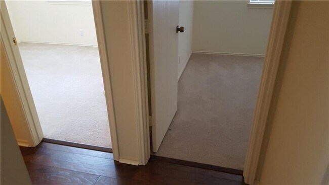 Building Photo - 525 Celery Loop