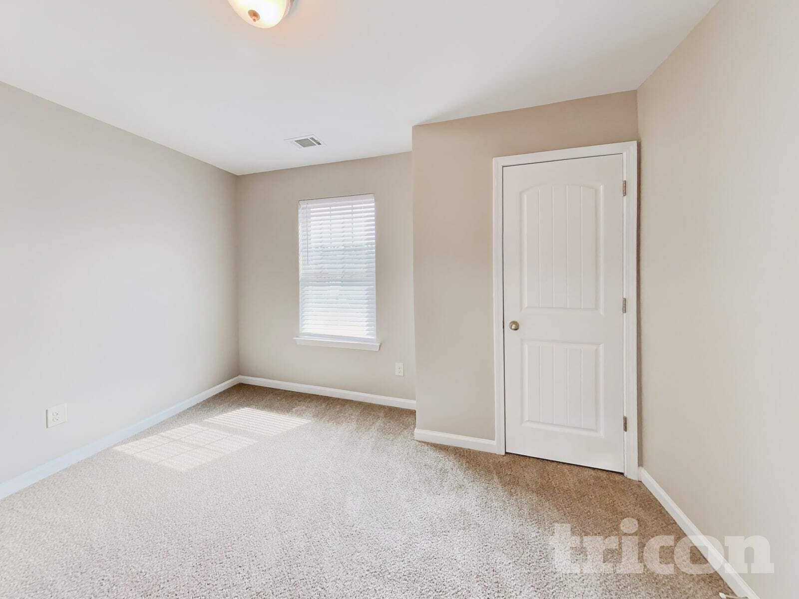 Building Photo - 1006 Grenier Terrace NE