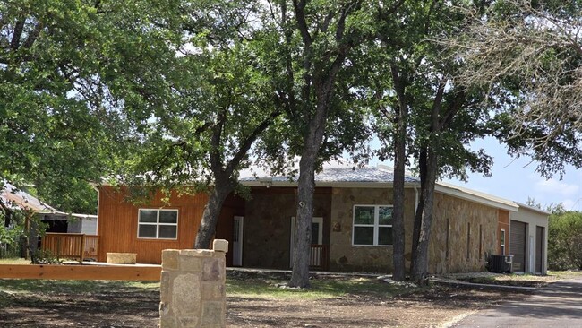 Building Photo - 305 Remuda Dr