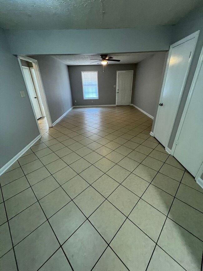 Building Photo - NOW AVAILABLE!!! Ranch 2 BEDROOM 2 BATHROO...