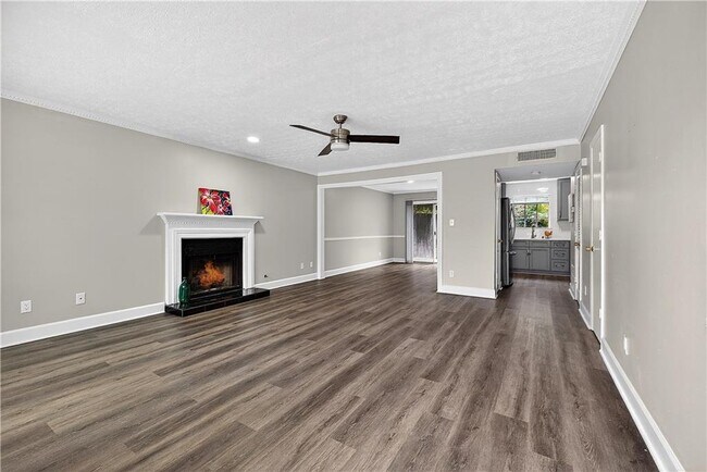 Building Photo - 679 Anderson Walk