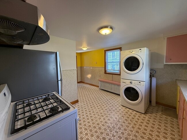 Building Photo - 38 Friend St