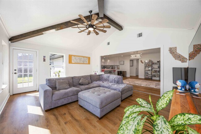 Building Photo - 2011 De Milo Dr