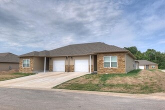 Building Photo - UNIT AVAILABLE 6/10/24 ! ! 2-BEDROOM 2-BATH DUPLEXES LOCATED IN NEOSHO!