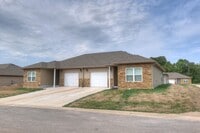Building Photo - UNIT AVAILABLE 6/10/24 ! ! 2-BEDROOM 2-BATH DUPLEXES LOCATED IN NEOSHO!